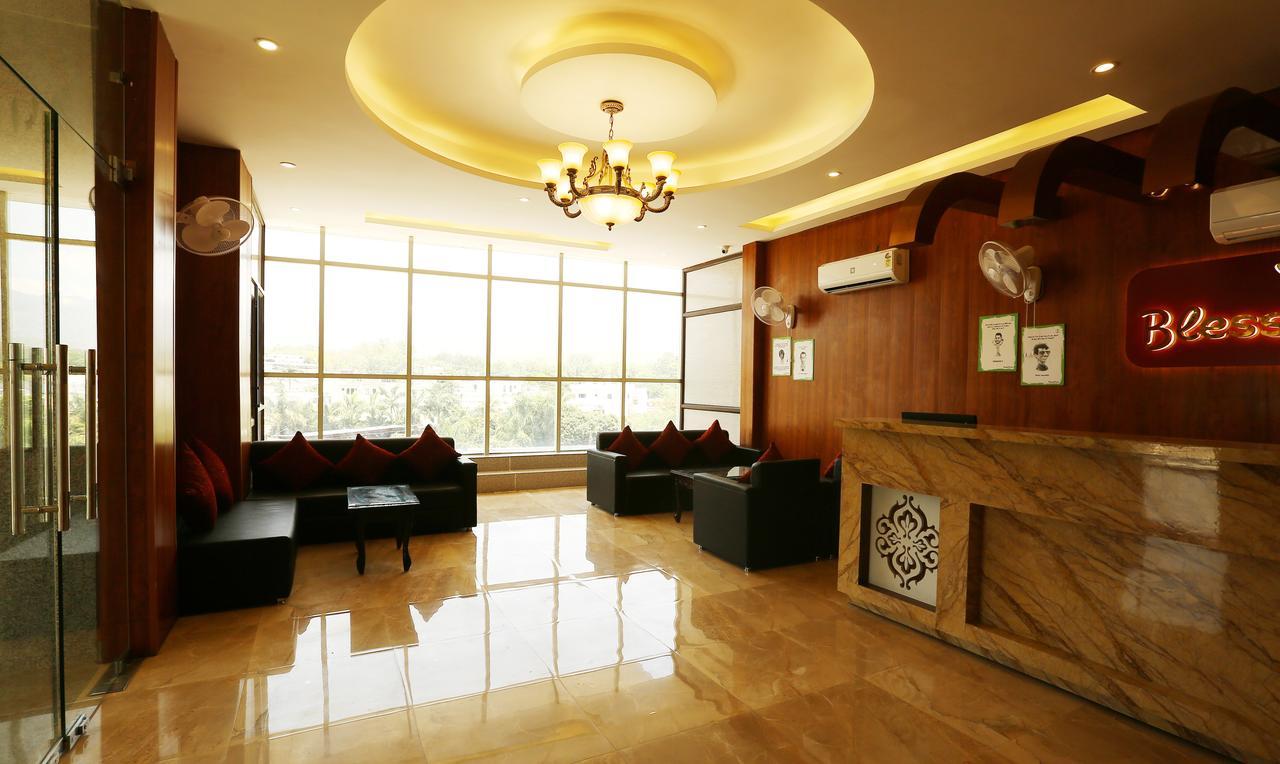 Treebo Blessing Bells Hotel Dehradun Eksteriør billede