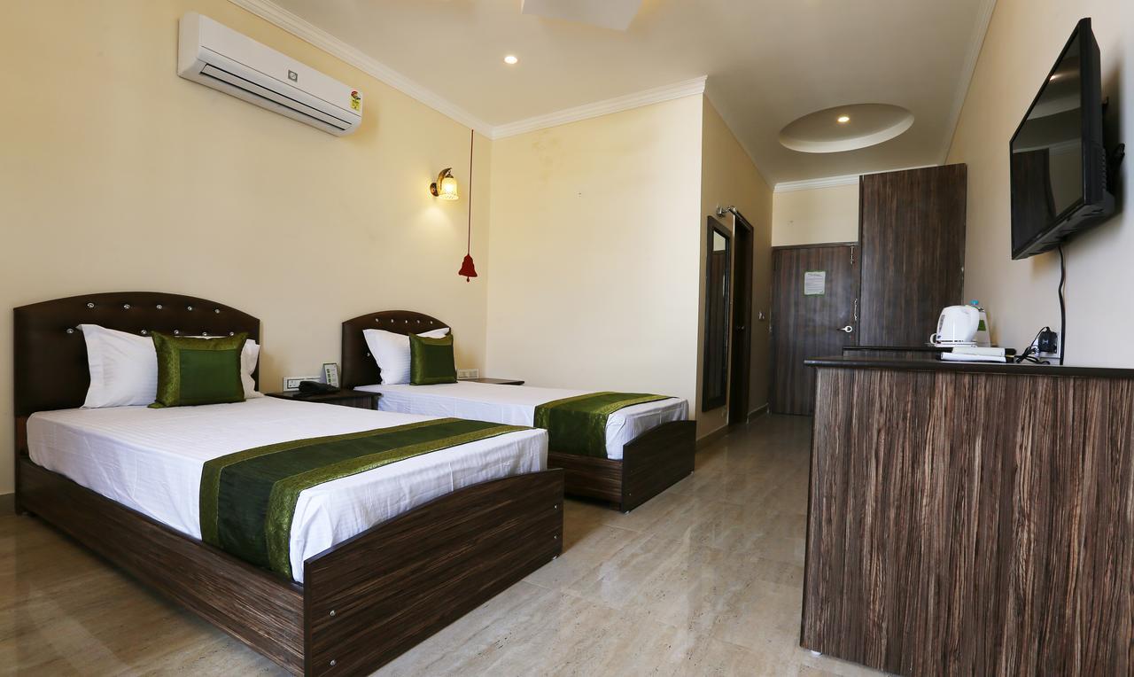 Treebo Blessing Bells Hotel Dehradun Eksteriør billede