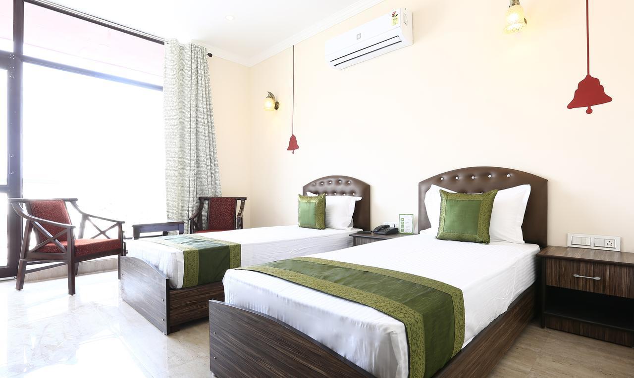 Treebo Blessing Bells Hotel Dehradun Eksteriør billede
