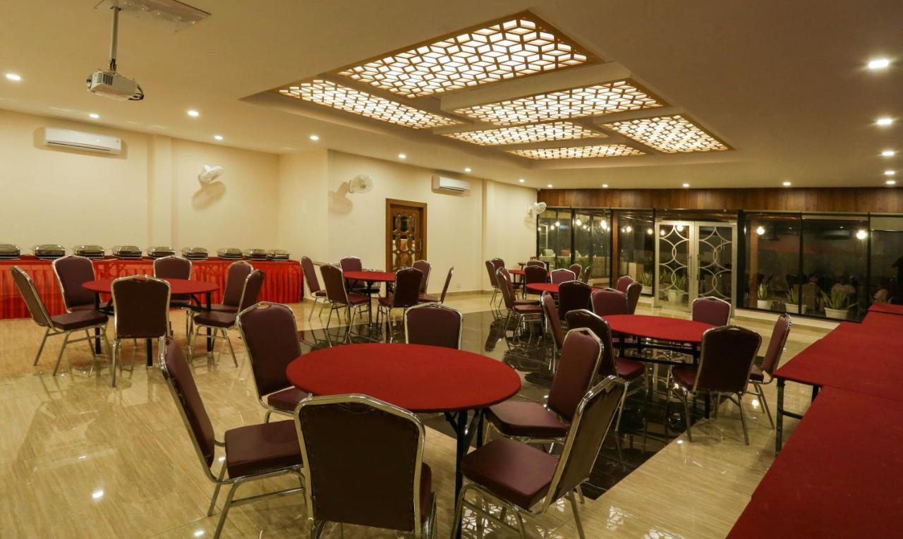 Treebo Blessing Bells Hotel Dehradun Eksteriør billede