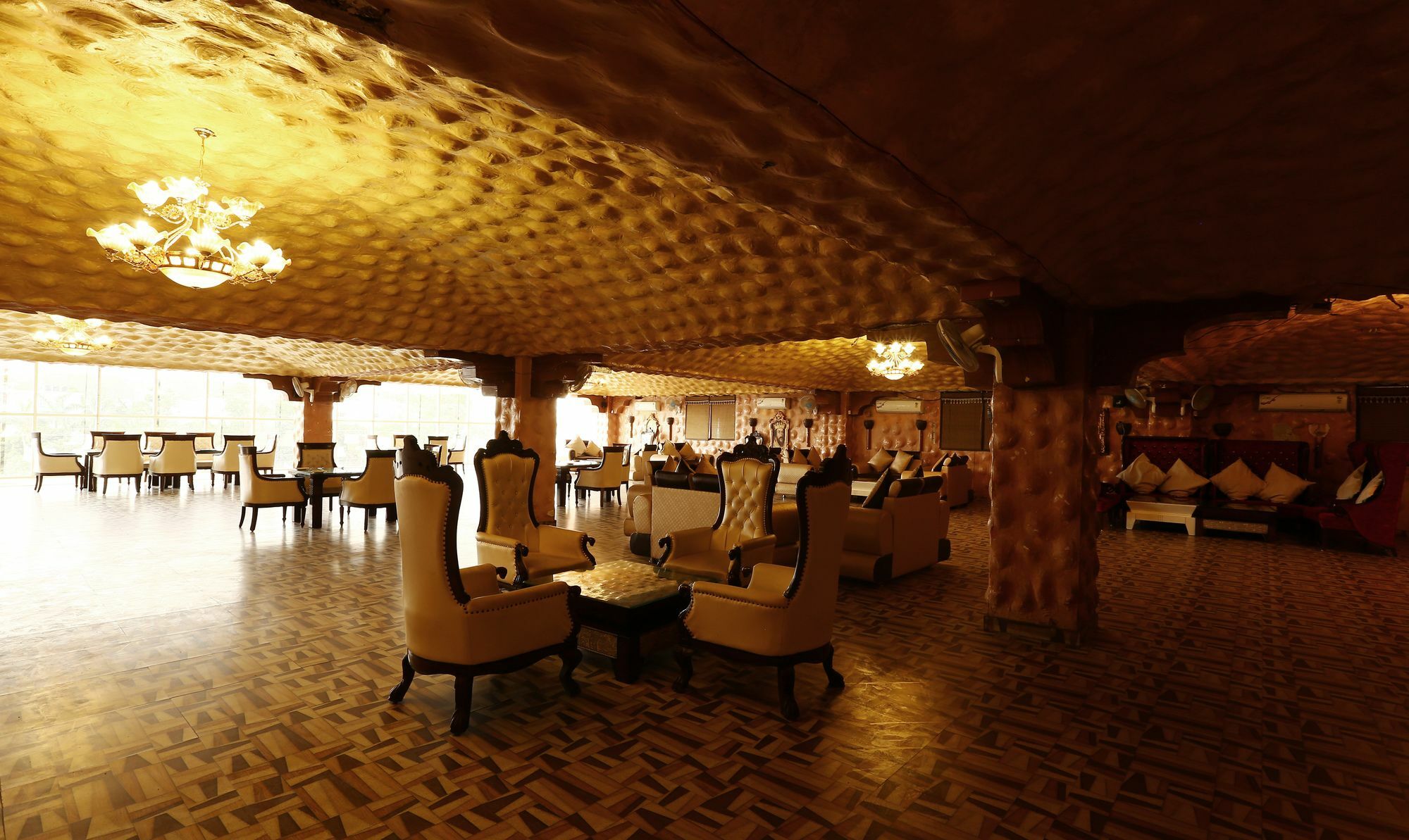 Treebo Blessing Bells Hotel Dehradun Eksteriør billede